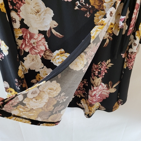 TORRID Women Jersey Knit Floral Multi Overlay Top 4 Long Sleeve Boho Cottagecore - Picture 5 of 12